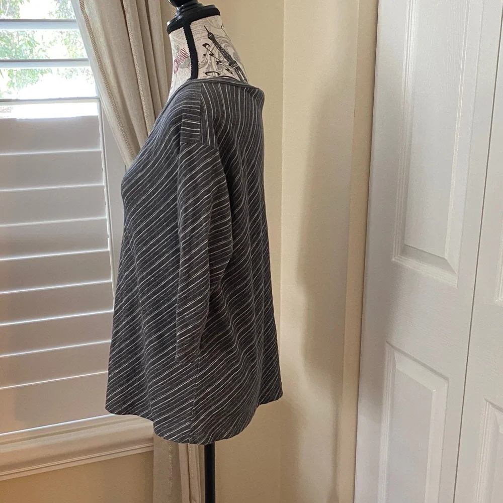 Tommy Bahama Striped 3/4 Sleeve Top XS Gray Black Casual Soft Stretch Tee - Picture 4 of 8
